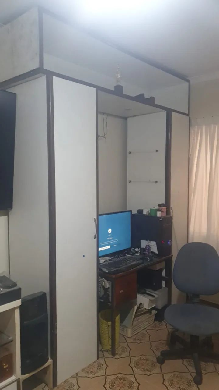 Vendo uma Estante de Madeira Macisa Completa