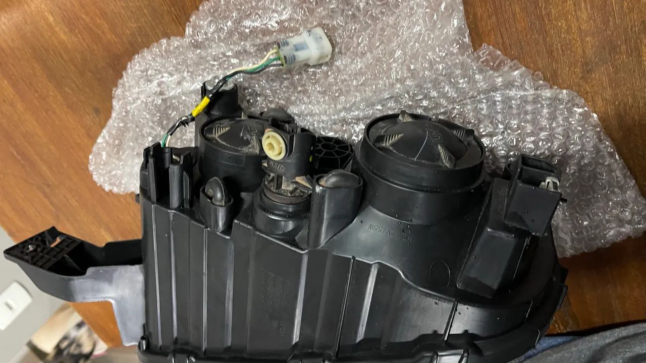 Farol Direito Kwid 2022-2025 - Foto 5