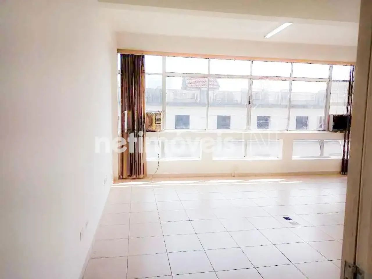 Sala Comercial Ampla para Locação no Centro Próximo Valongo | 282 m²; | 3 Salas | Edifício - Foto 2