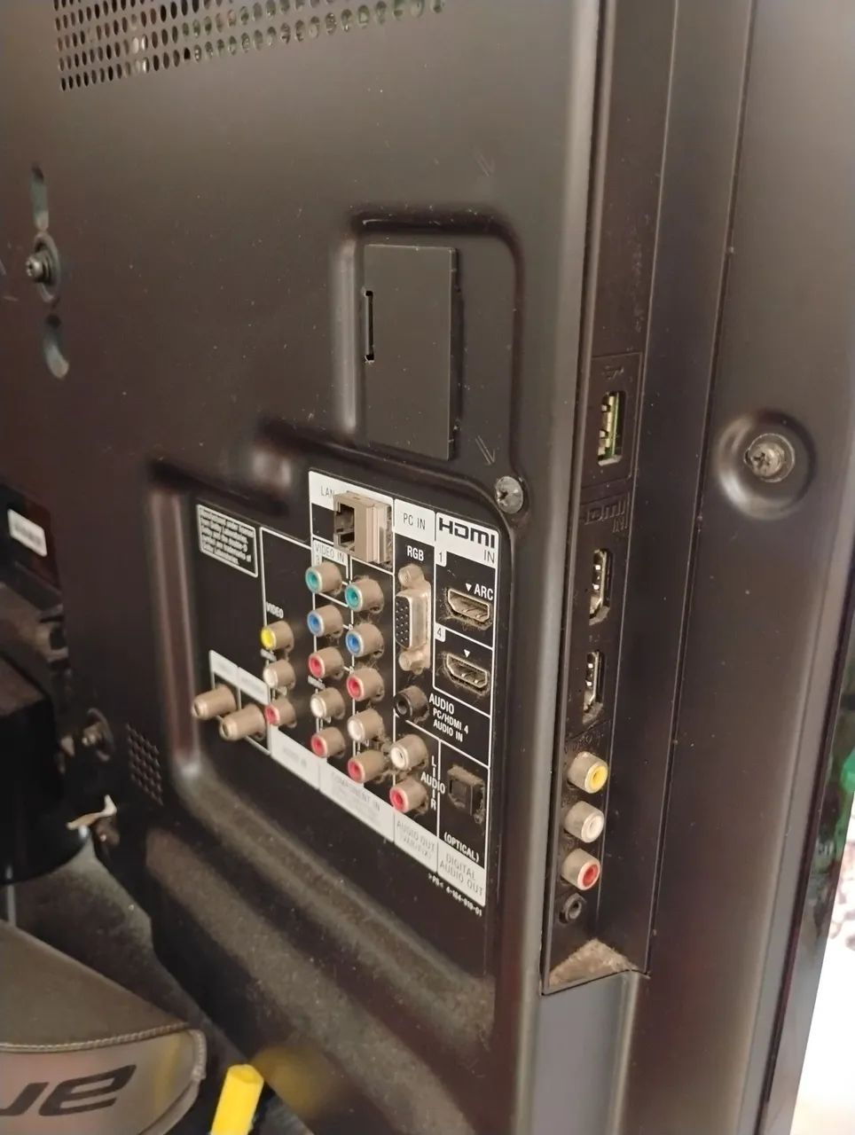 Tv Sony brava 32 polegadas funciona tudo normal, somente a tela que está com havaria  - Foto 2