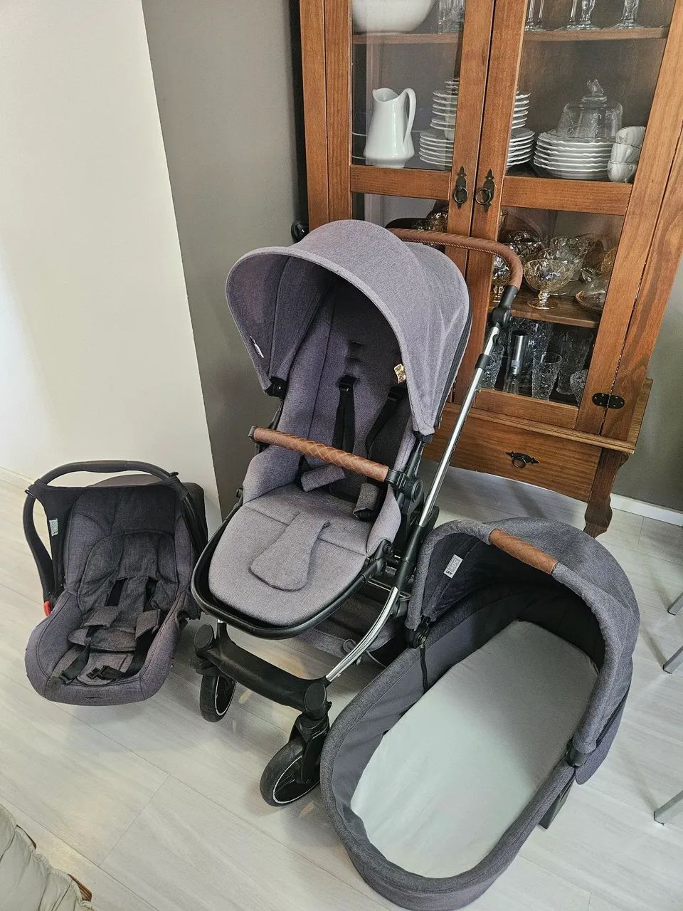 Carrinho ABC DESIG COMO 4 com moises e bebe conforto. 
