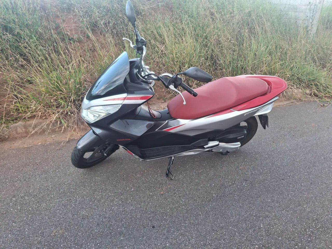 ★★PCX150(KF18)限定色（赤黒ツートン）★★ 特別カラーを採用した「PCX Special Edition」と「PCX150 Special