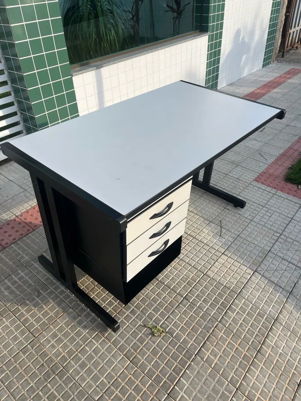Mesa de escritório reforçada semi nova  - Foto 4