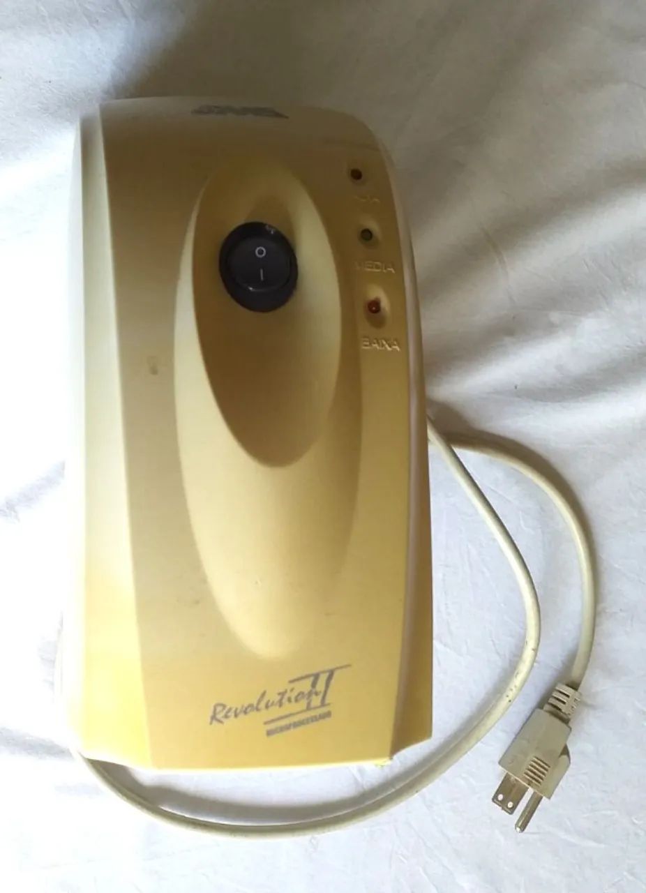 Estabilizador "no breaker" 110/220 marca SMS modelo Revolution II, usado em ótimo estado - Foto 2