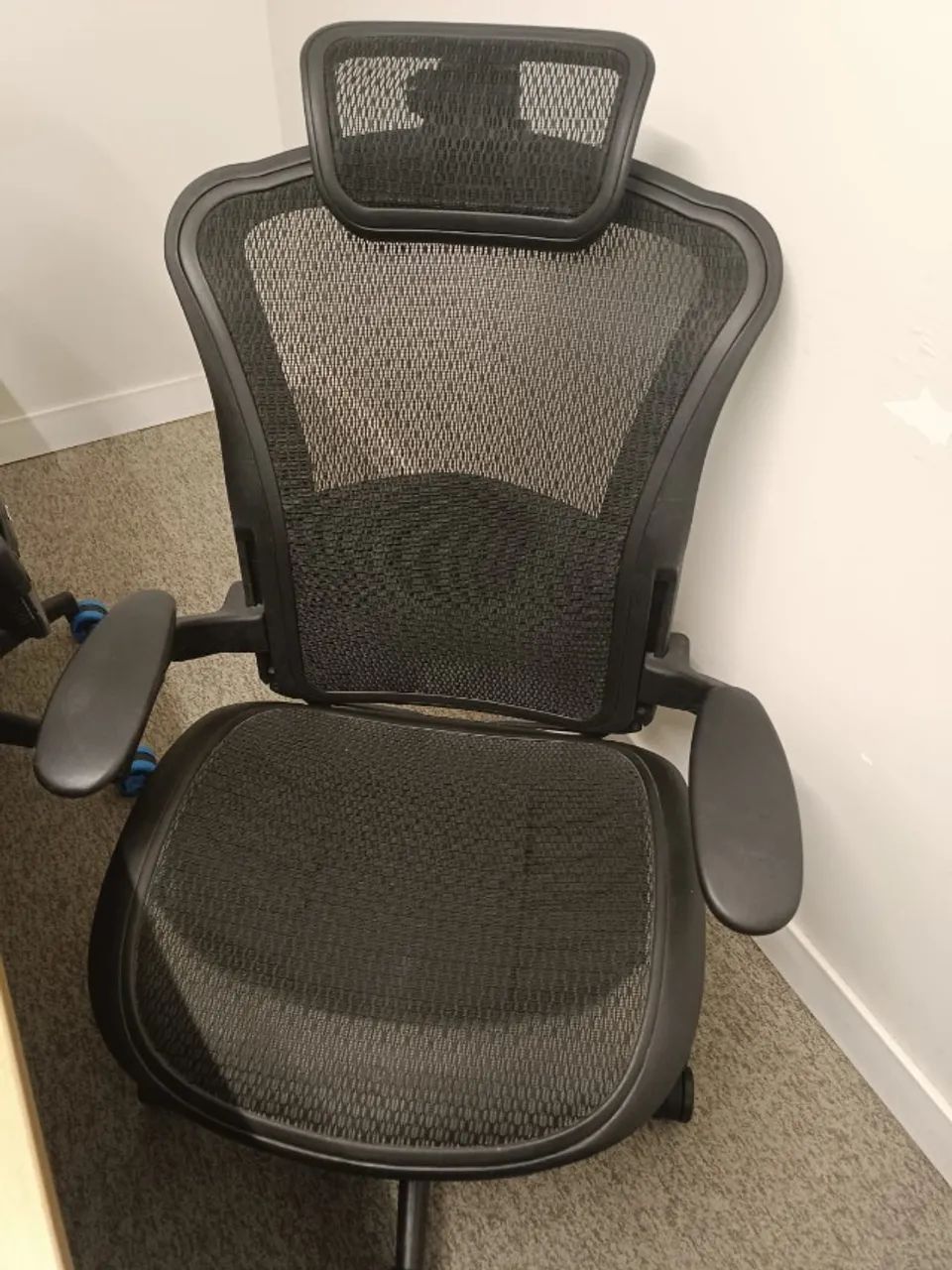 Cadeira Ergonômica Flexform Flextropic com Apoio de Cabeça - Estado de Nova