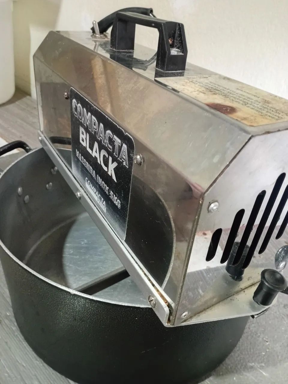 Vende-se máquina de salgados e masseira  - Foto 3