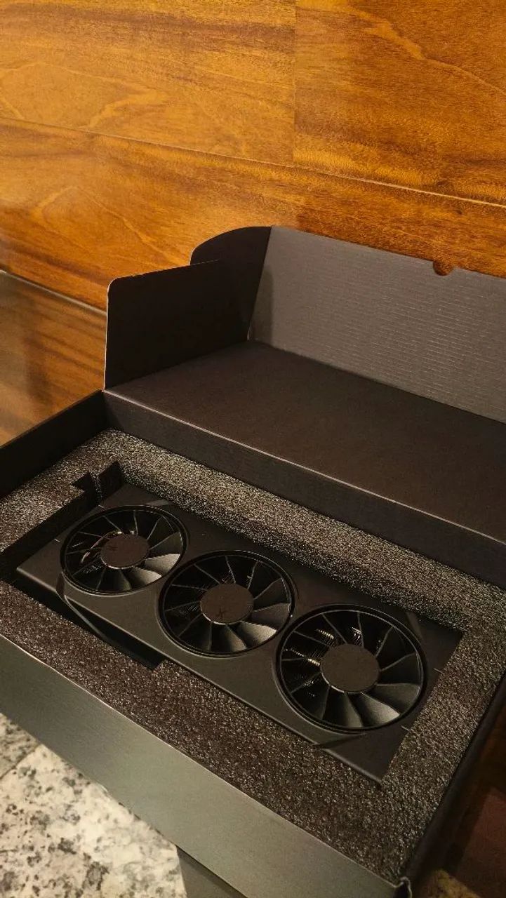 RX 9060 XT 16GB  XFX - PLACA DE VÍDEO PRETA  - Foto 2