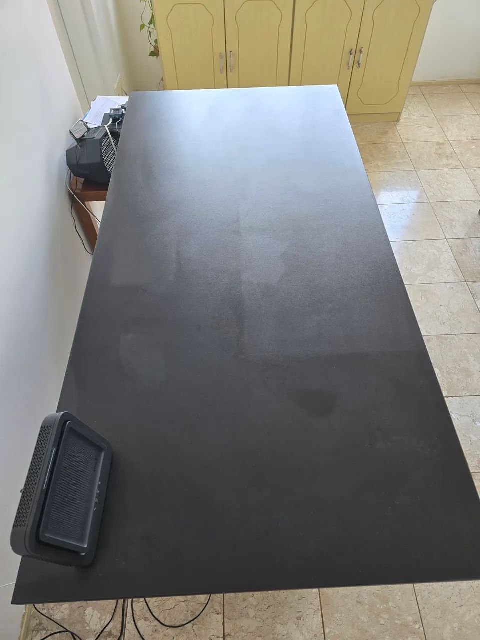 Mesa de escritório preta.  - Foto 2