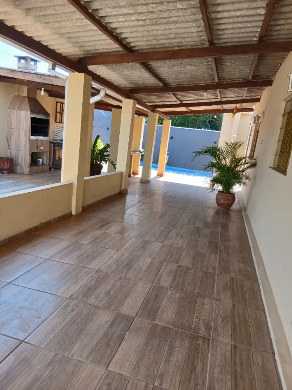 Casa com piscina bem localizada  - Foto 2