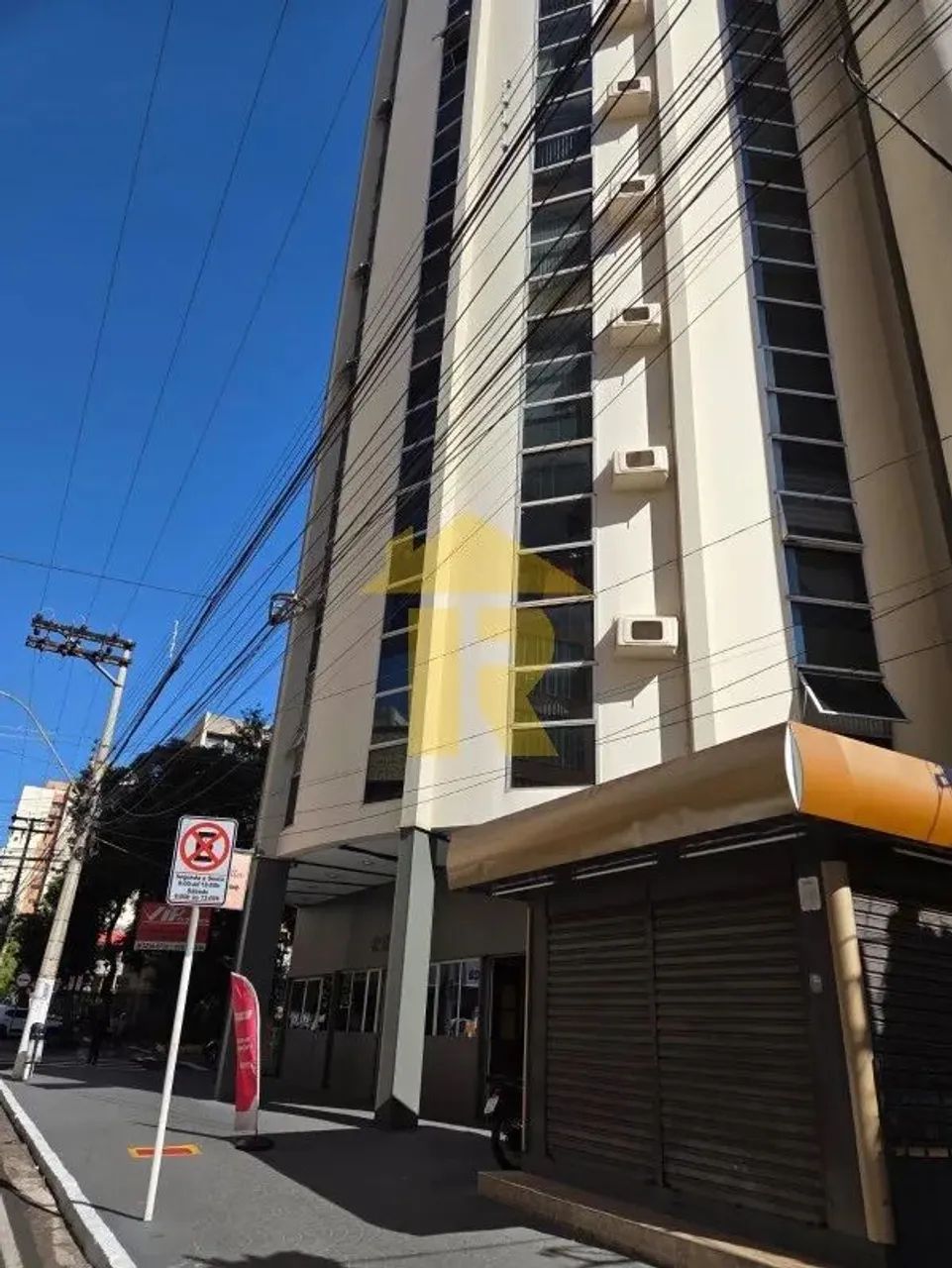 Oportunidade imperdível: Sala comercial à venda no Centro de São José do Rio Preto-SP, com