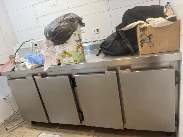 BALCÃO REFRIGERADO 4 PORTAS