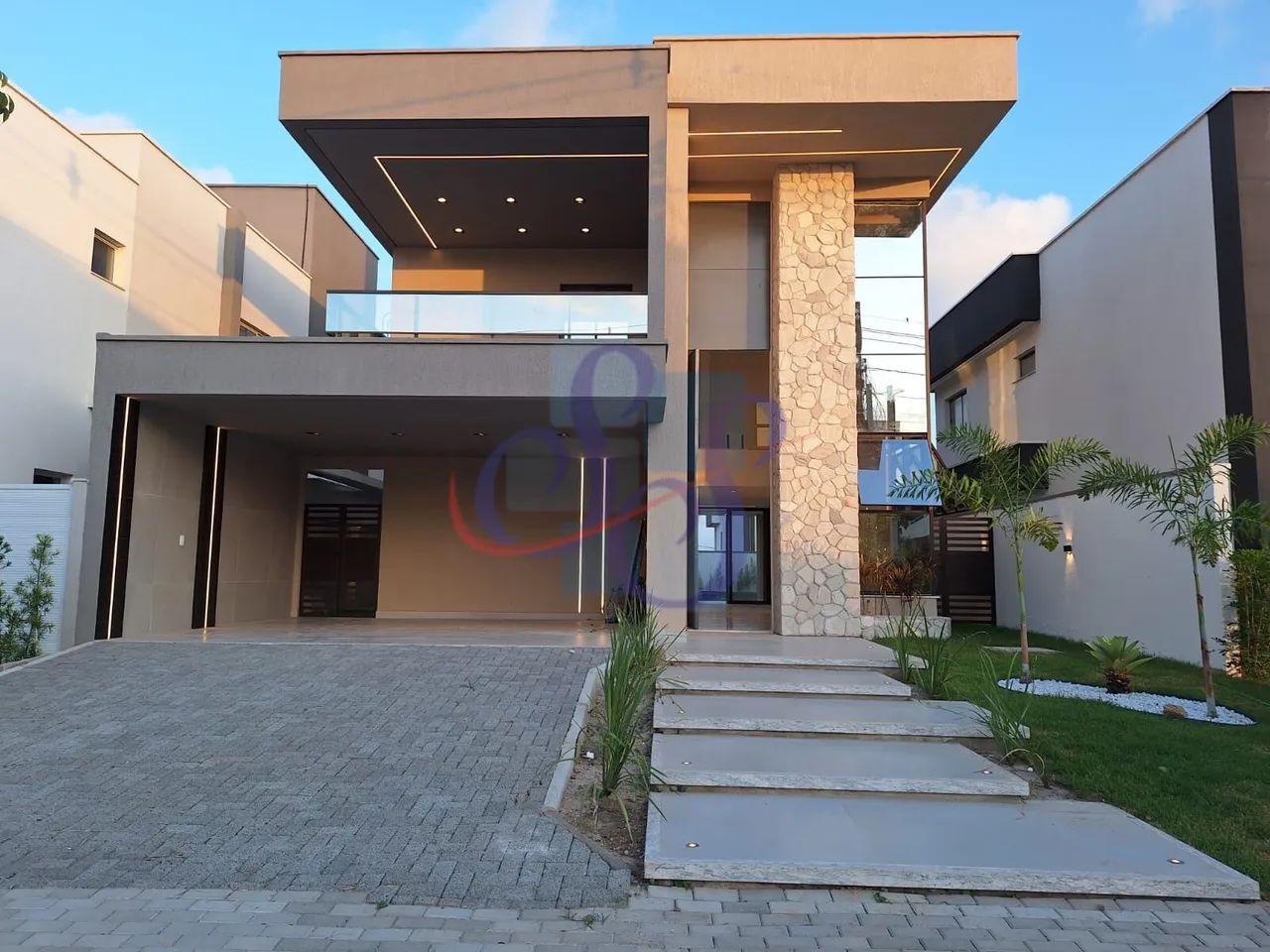 Belíssima casa na Cidade Alpha com 4 suítes