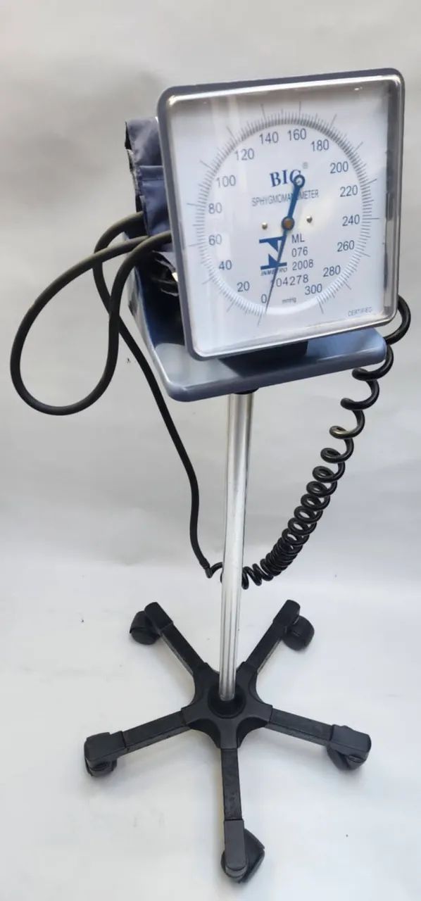 Esfigmomanômetro Hospitalar de Mesa e Parede com Rodízios Bic - Foto 3