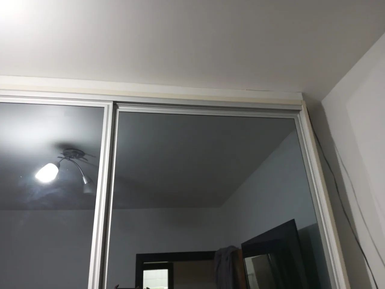 Guarda Roupa grande com espelhos - Foto 3
