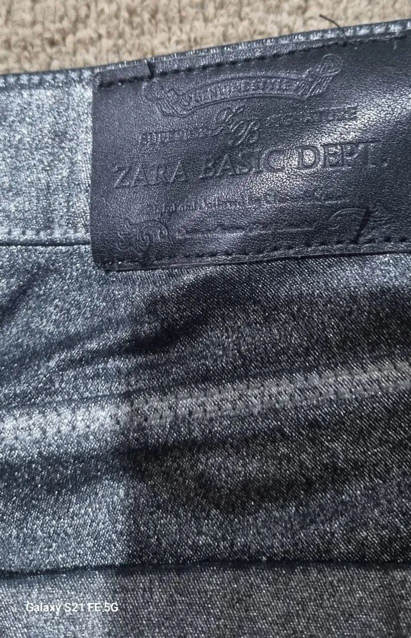 Calça zara 34 preta com brilho - Foto 3