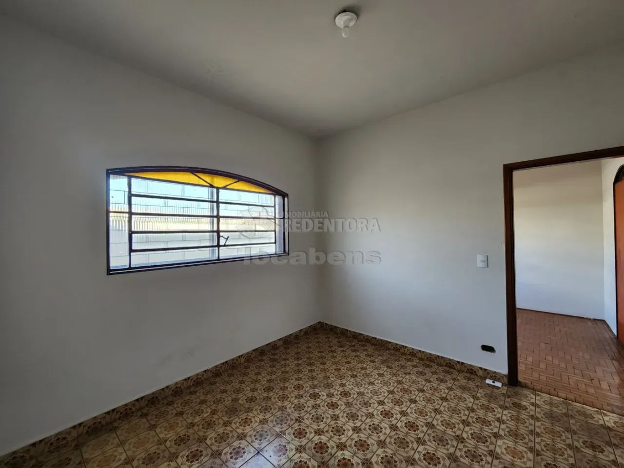 Casa com 03 dormitórios na Vila Angelica - Foto 4