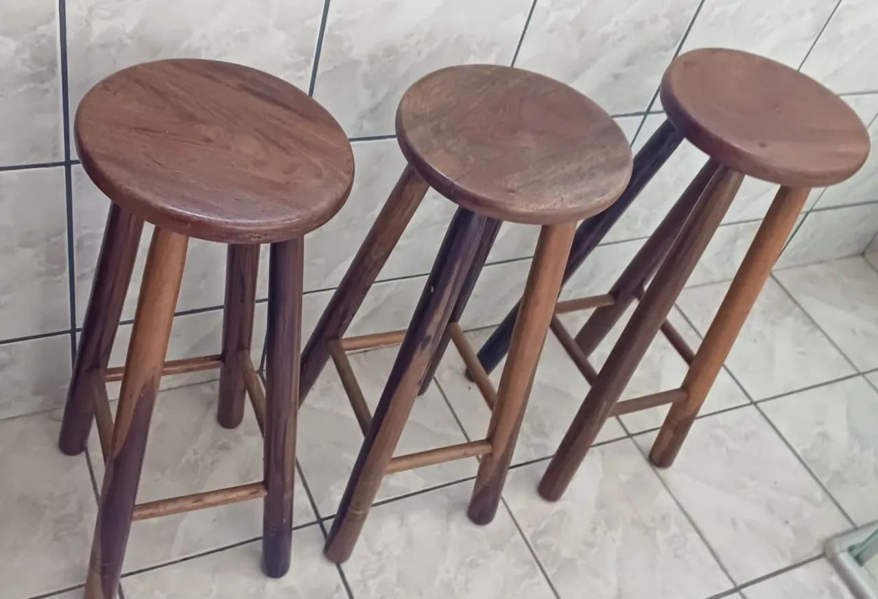 Banquetas de madeira 70cm - resistentes (kit com 3)
