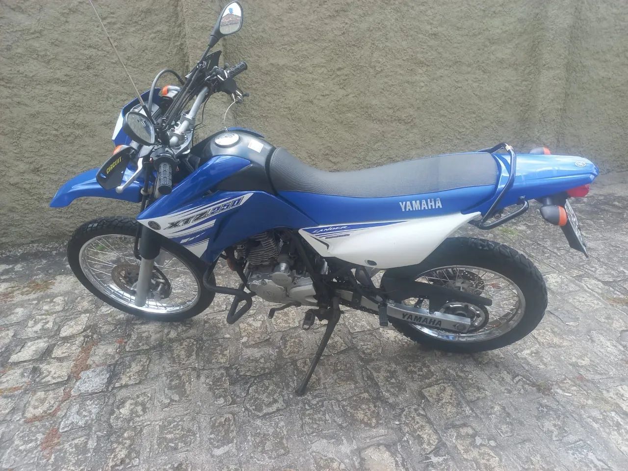 Lander 250 azul - Foto 2