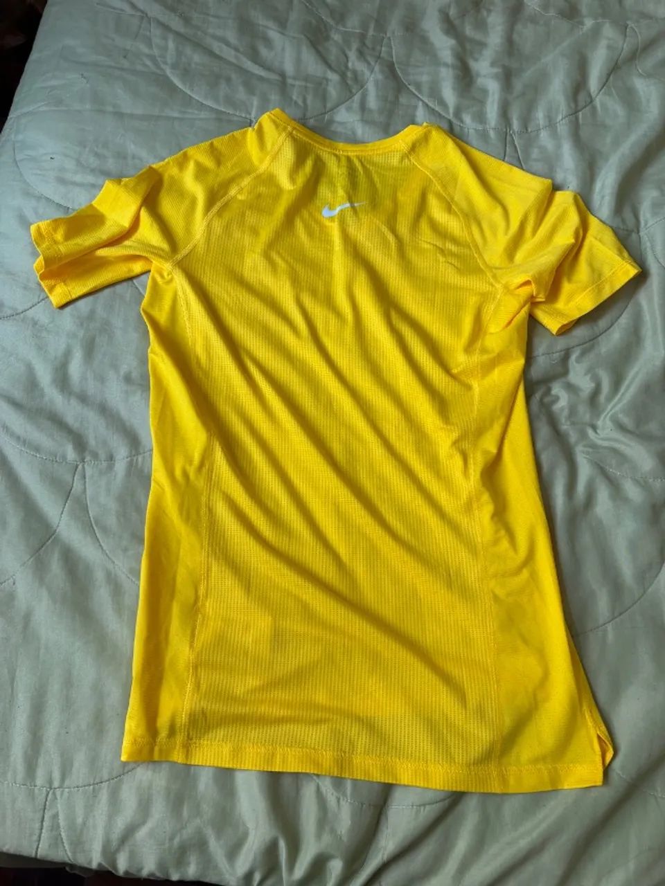 Nike Dri-FIT Amarela Ventilada - Foto 2