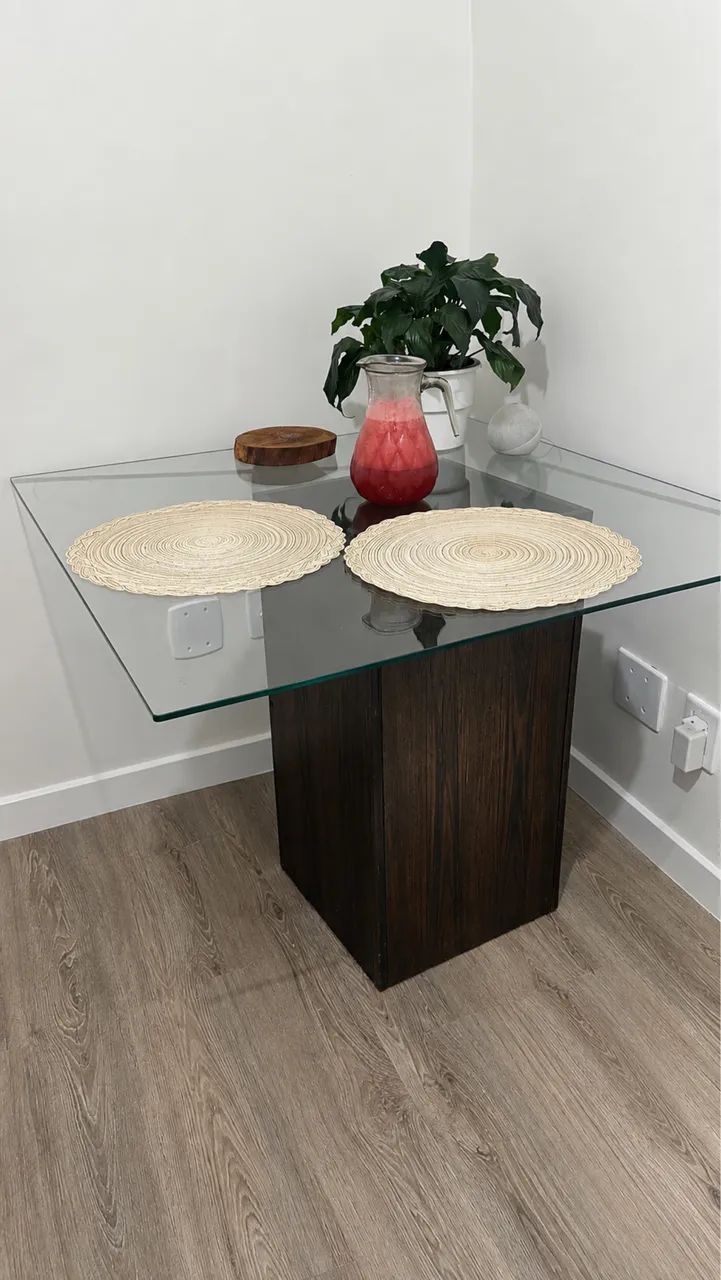 Mesa quadrada tampo de vidro 