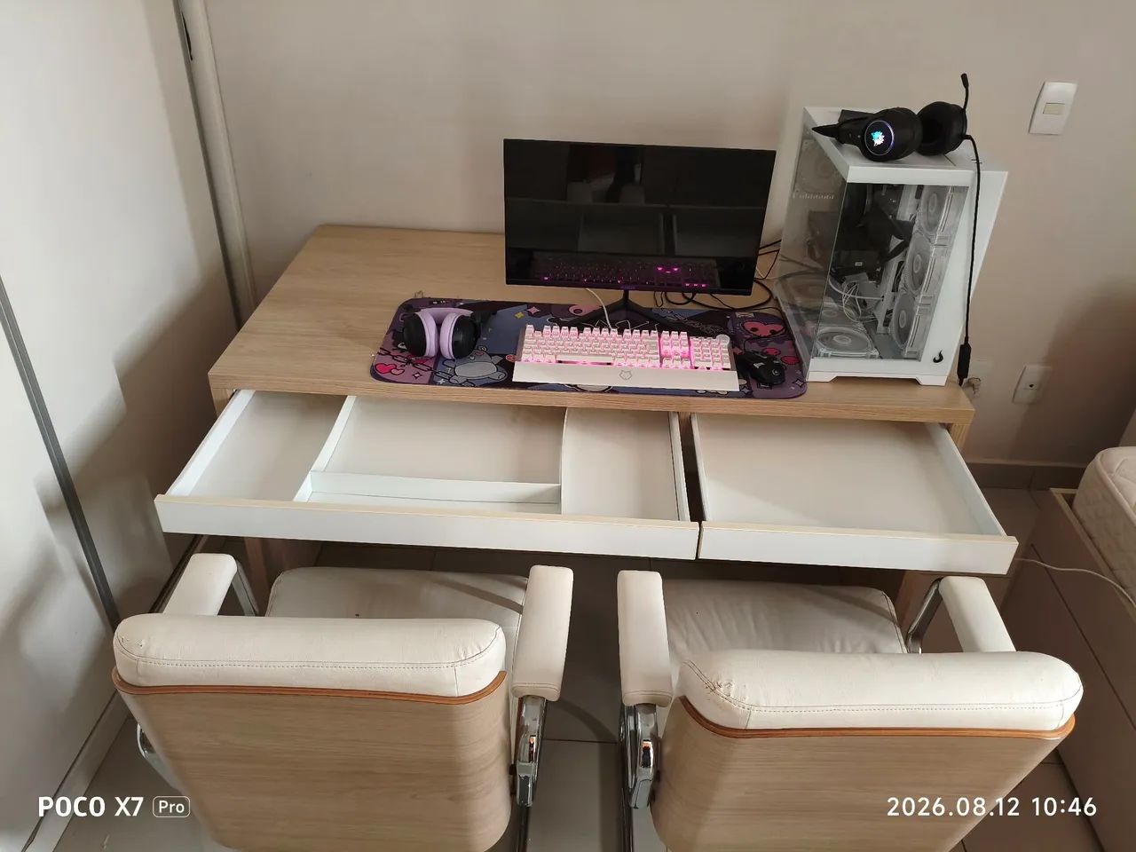 Conjunto de Mesa e Duas Cadeiras Escritório/Consultório Tok&Stok R$1.500,00 - Foto 5