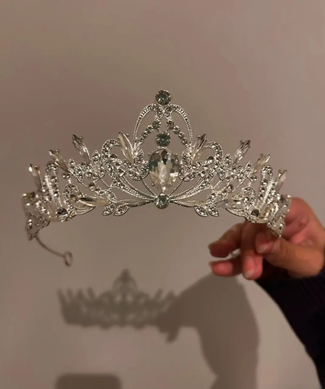 Tiara de Princesa Prateada com Pedrarias