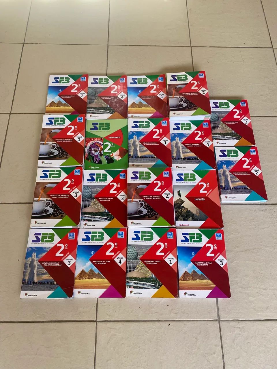 Livros didáticos 2 ano ensino médio  - Foto 2