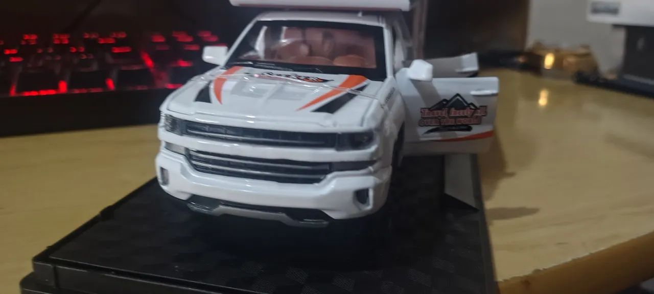 Miniatura Silverado escala 1/24 - Foto 4