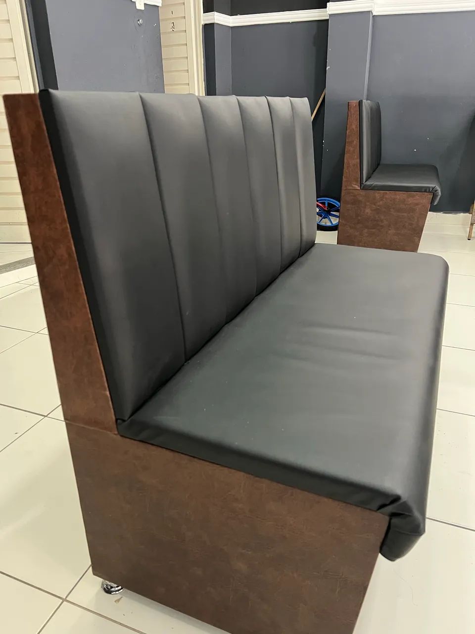 Sofá para adega e lounge 