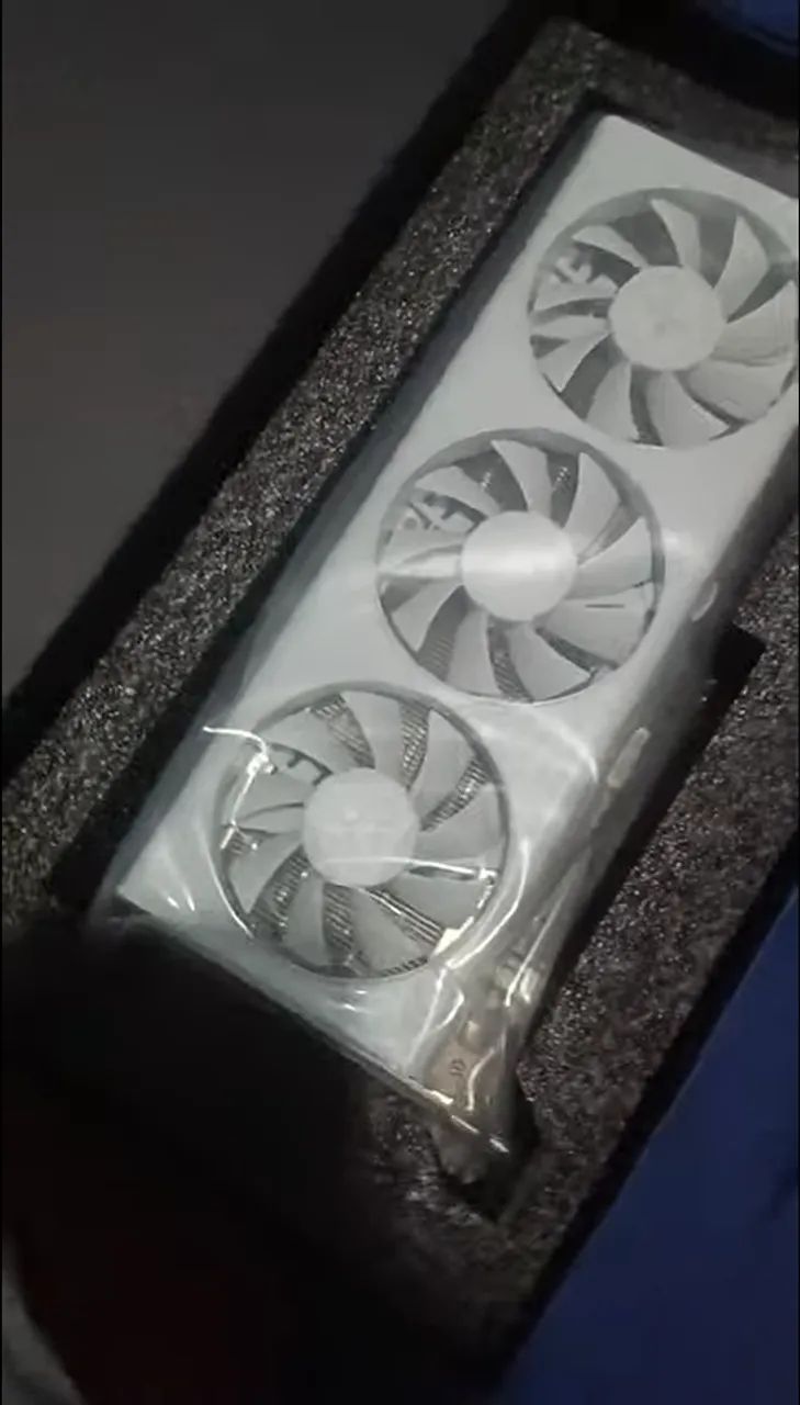 Placa de Video RX 7600 Triple Fan white - Foto 3