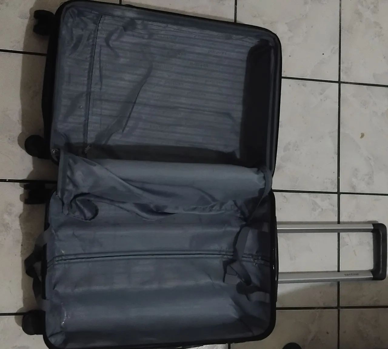 Mala de viagem santinho 60 cm em perfeito estado - Foto 4