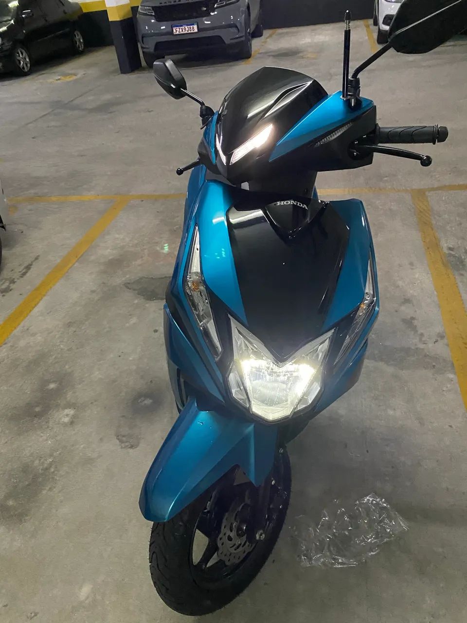 Moto impecável com 1000km 