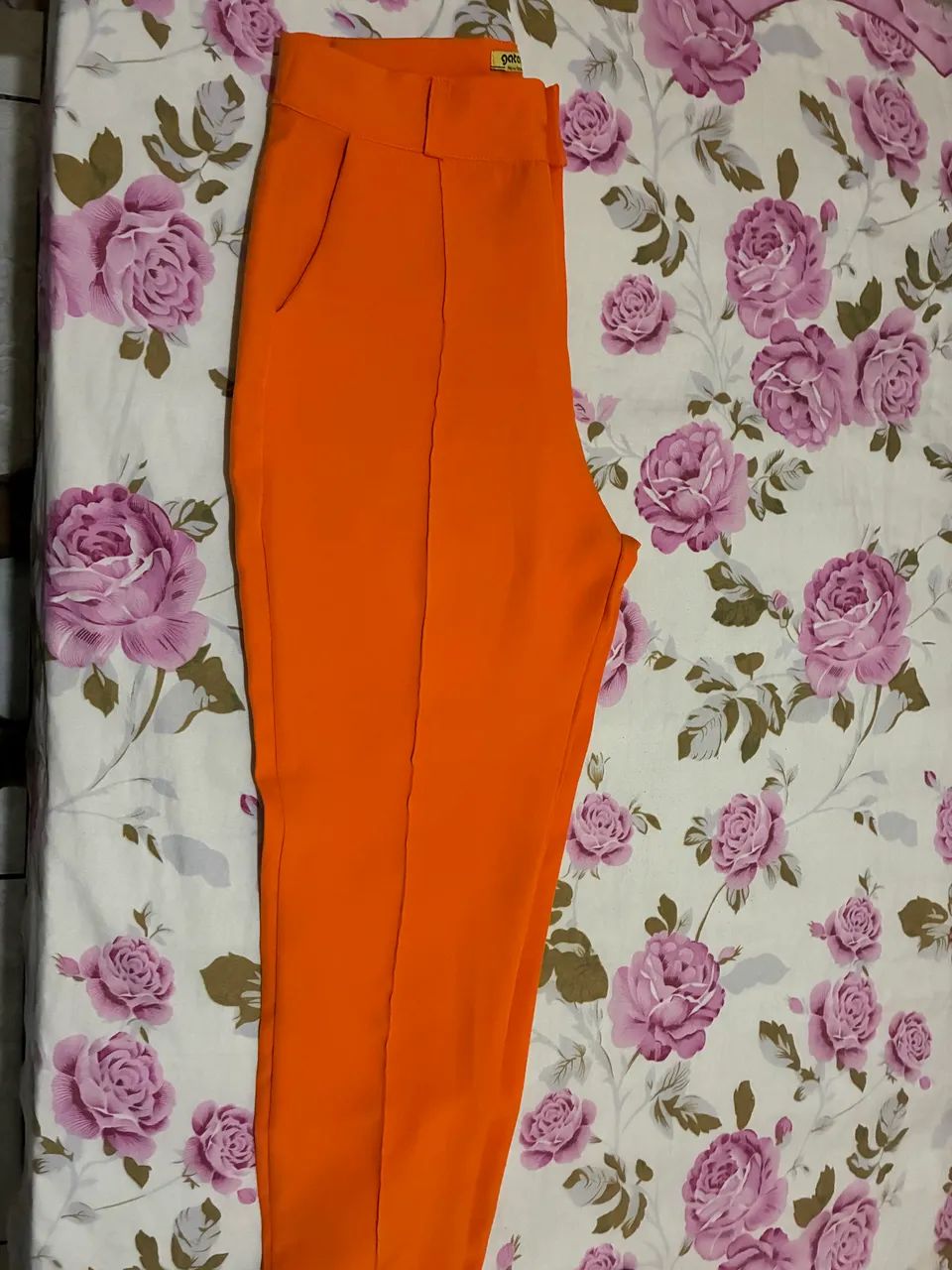 VENDO UMA CALÇA SOCIAL TANHO M - Foto 3