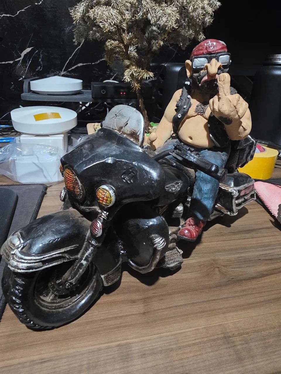 Motoqueiro em resina