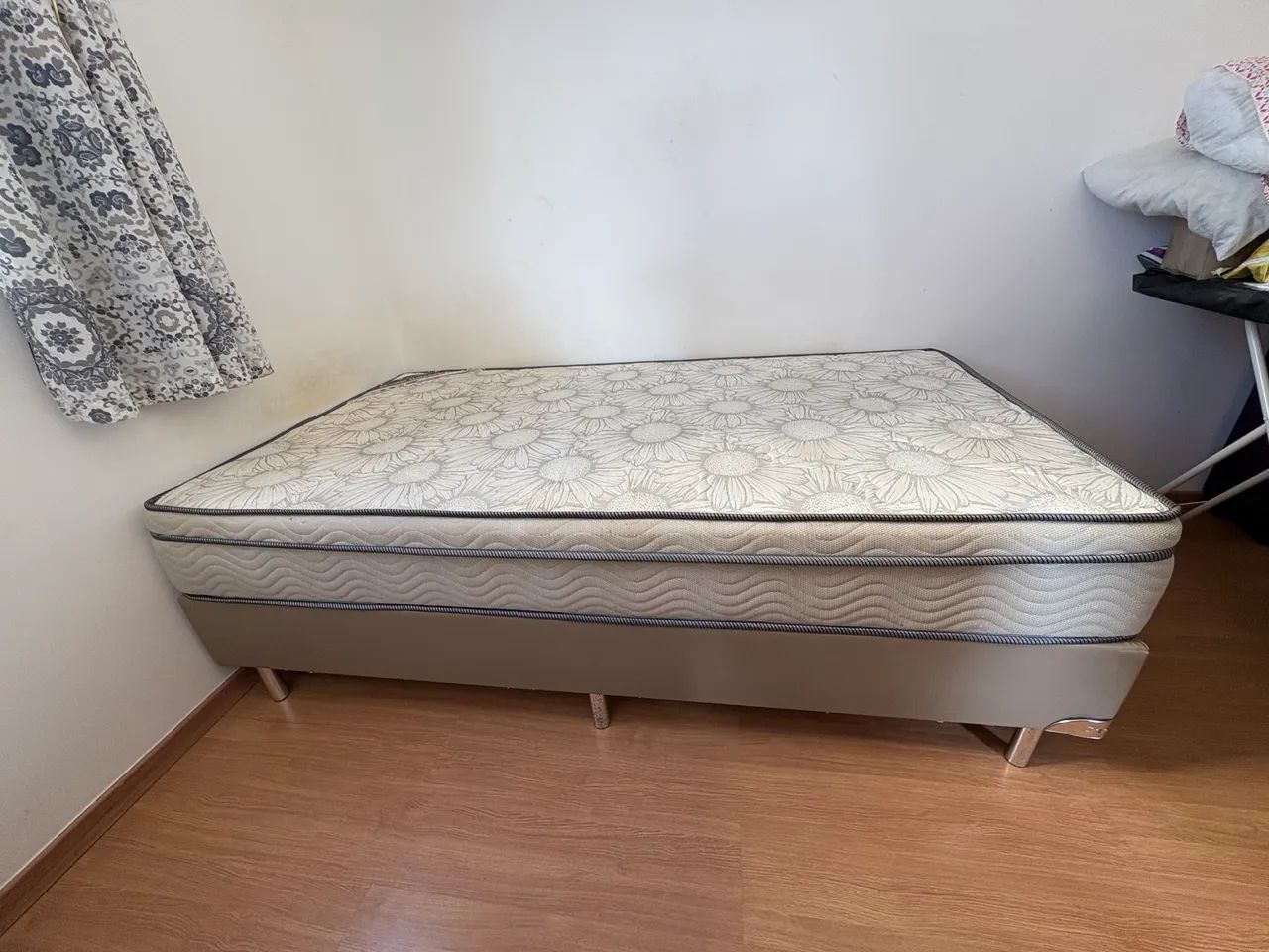 Cama Solteirão / Solteiro Queen em excelente estado - Foto 5