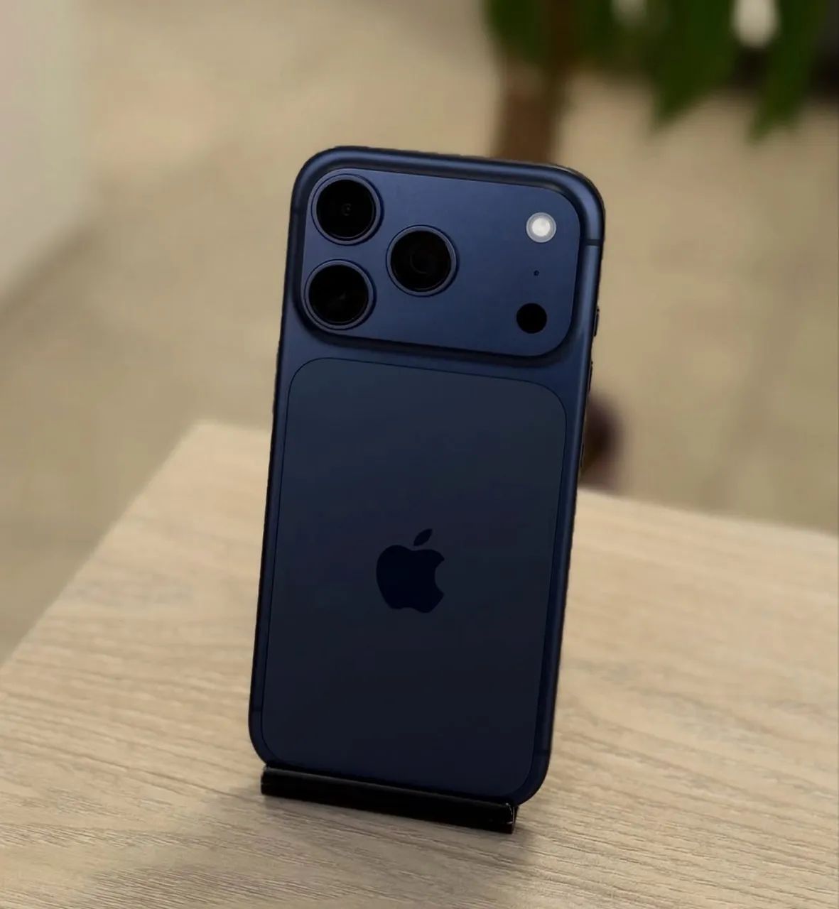 Iphone 17 pro 512GB azul impecável - Celulares e Smartphones