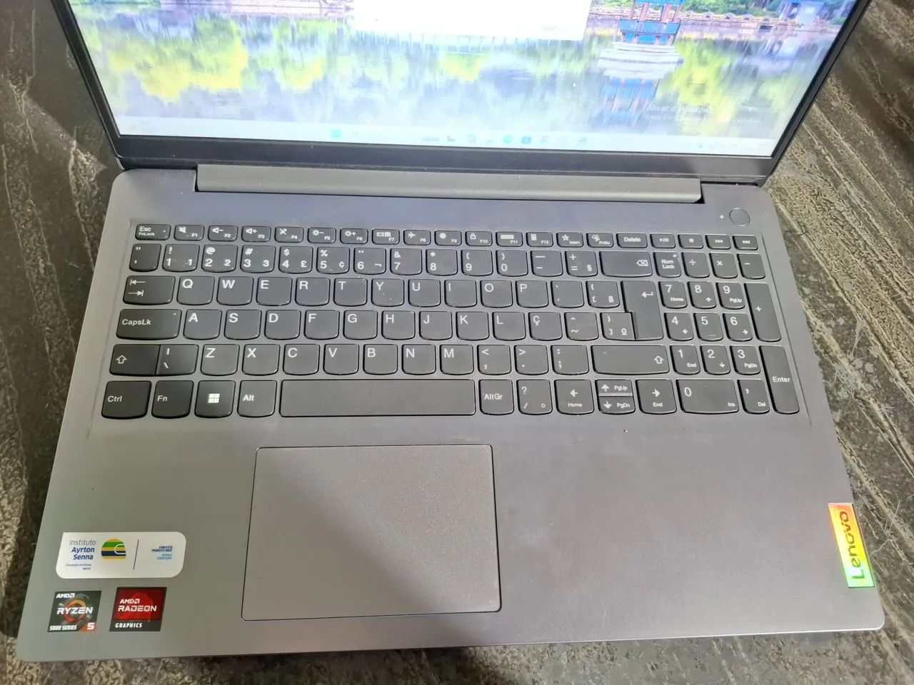 Notebook Lenovo IdeaPad 3 - Ryzen 5 5500U / 8GB RAM / SSD / AMD Radeon - Foto 2