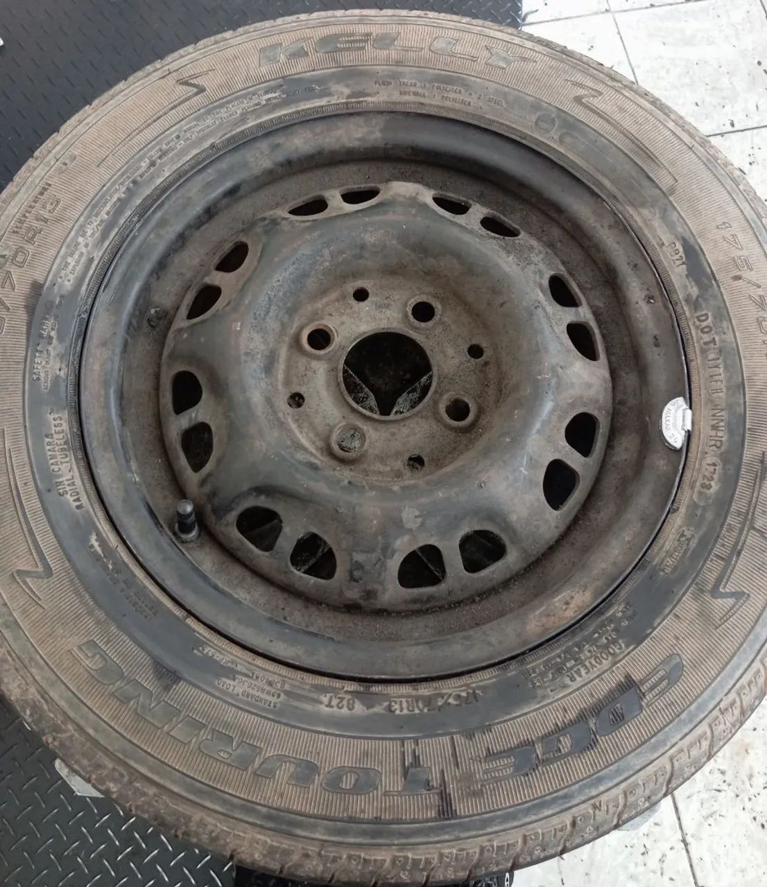 Roda e pneu aro 13