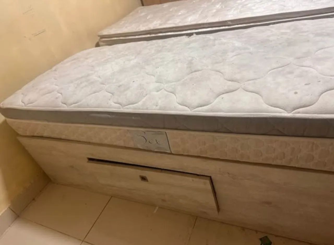 2 CAMAS DE SOLTEIRO COM COLCHÕES E GAVETAS - Foto 4