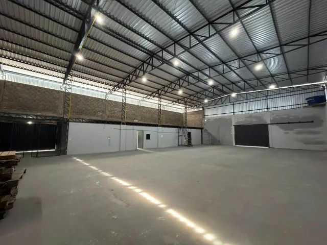 GALPÃO PARA LOCAÇÃO NO NOVO ALEIXO COM 710M2, 2 DOCAS