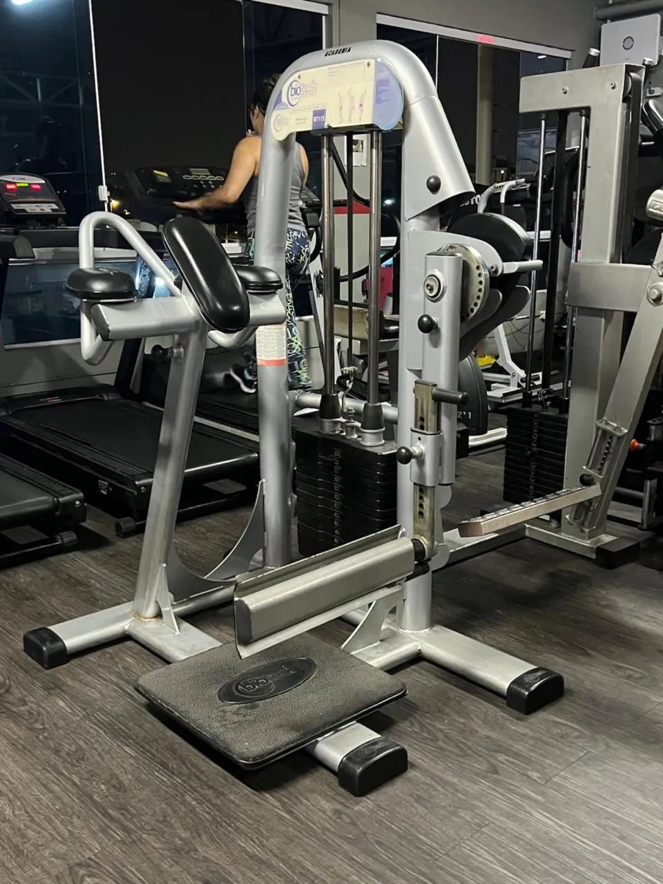 Máquina de glúteos vertical 