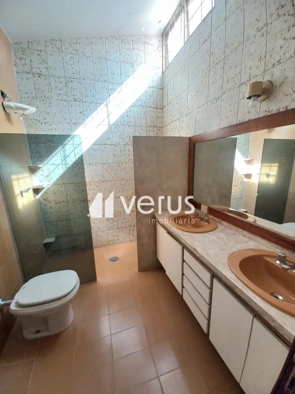 Imóvel para venda tem 250 metros quadrados com 5 quartos - Foto 2