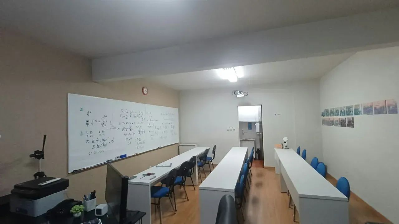 Excelente Sala Comercial, no Centro de Uberlândia, 43m², 2 elevadores, portaria, andar alt