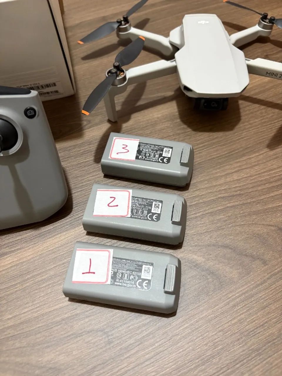 Drone Dji Mini 2 Combo (3 Baterias) Carregador + Cartão Sd Light Gray - Foto 3