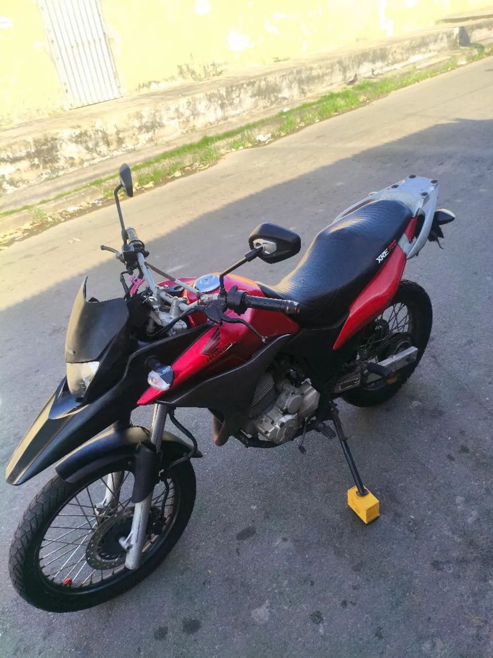 Vendo XRE,aceito propostas.