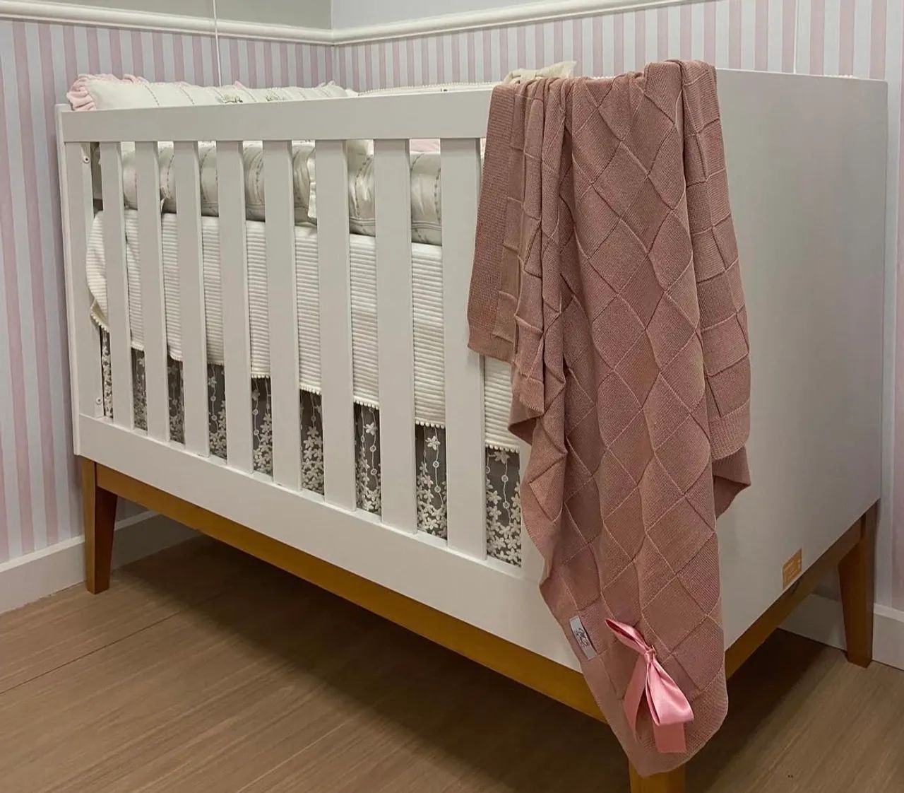 Vende-se berço semi-novo usado somente dois meses 