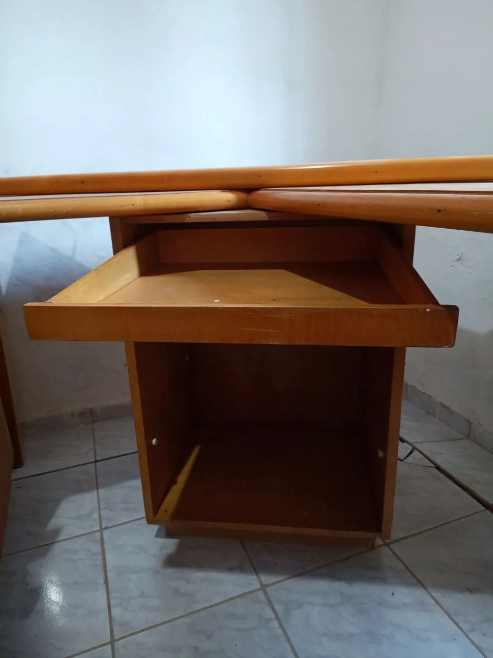 Mesa de Escritório em L de Madeira Maciça + 2 Gaveteiros - Foto 4
