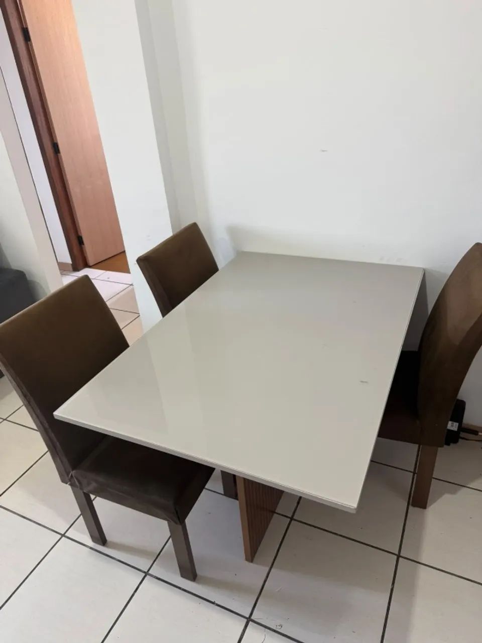 Mesa de Jantar Moderna com Tampo de Vidro + 4 Cadeiras - 4 Lugares - Foto 2