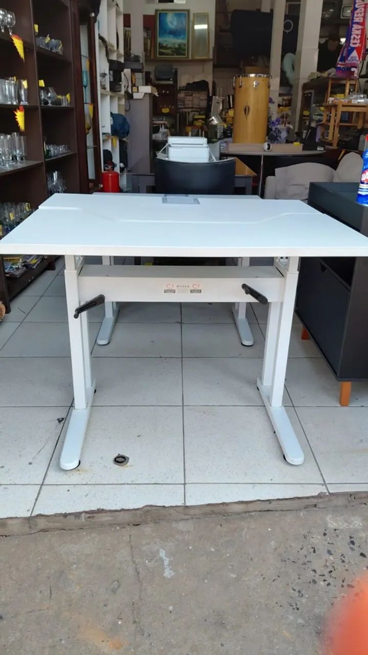 Mesas de Escrevaninha com Regulagem  2 disponível 