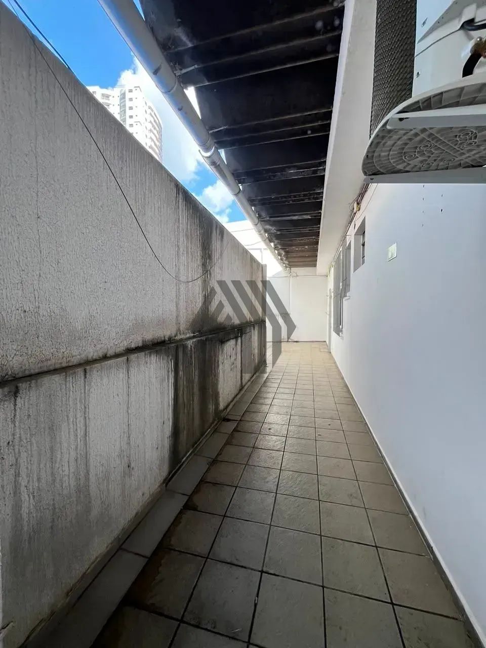 2568-Sala para alugar com aproximadamente 50 m²,boa iluminação e ventilação, banheiro, pis - Foto 3